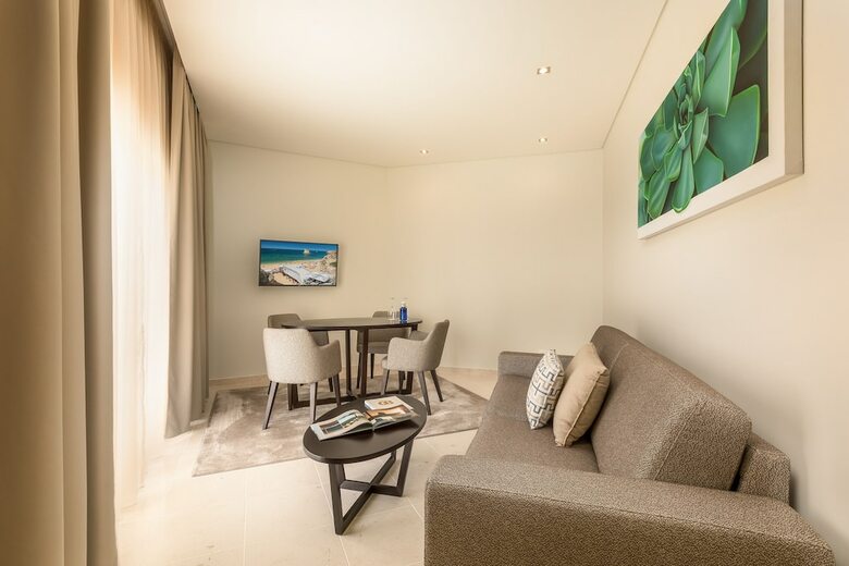 Hotel Caneiros Luxury House & Suites