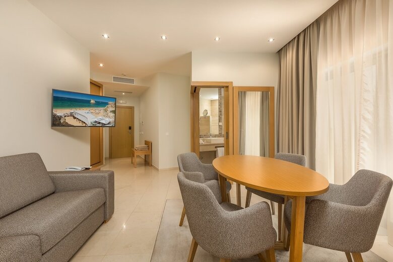 Hotel Caneiros Luxury House & Suites