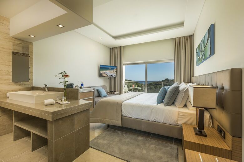 Hotel Caneiros Luxury House & Suites