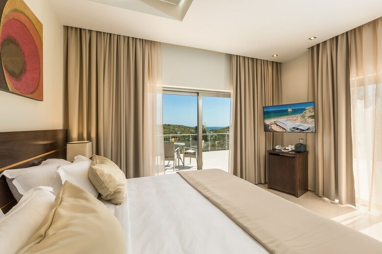 Hotel Caneiros Luxury House & Suites