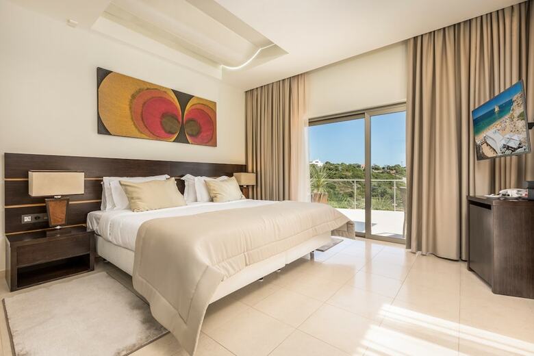 Hotel Caneiros Luxury House & Suites