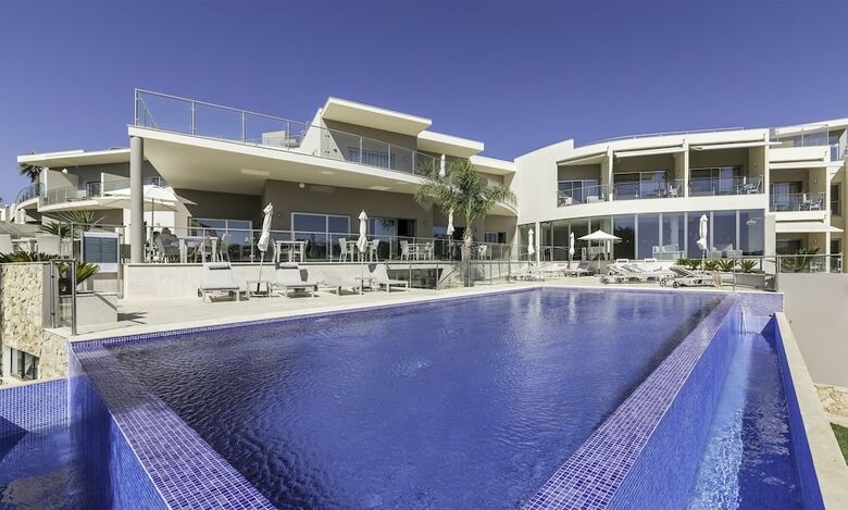 Hotel Caneiros Luxury House & Suites