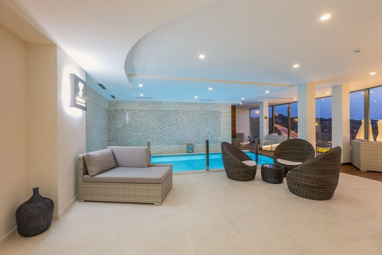 Hotel Caneiros Luxury House & Suites