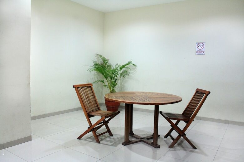 Hostal Oyo 266 Margonda Residence 5