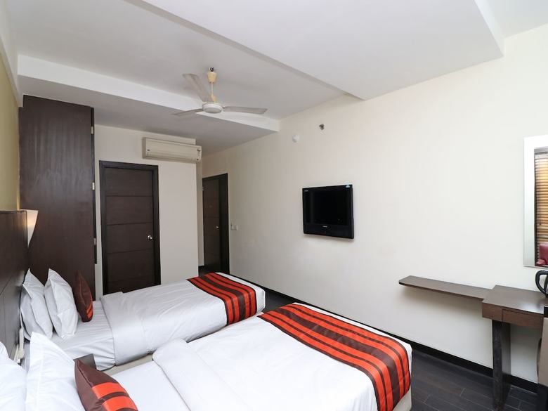 Apartamentos Oyo 24067 Hotel Royal Paradise