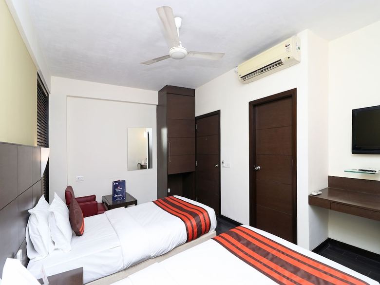 Apartamentos Oyo 24067 Hotel Royal Paradise