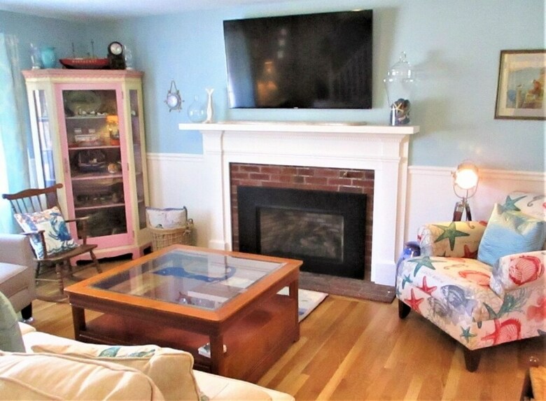 387 Strawberry Hill - 4 Bedroom House
