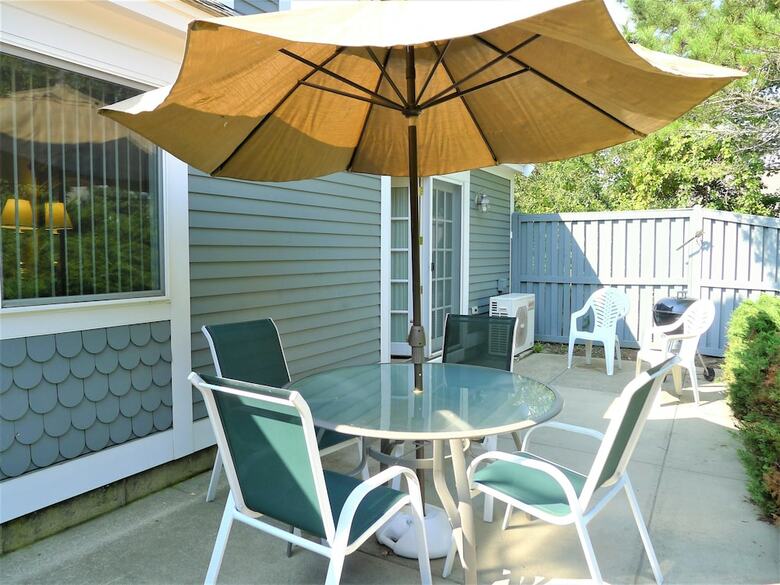 10 Gray - 2 Bedroom Condo