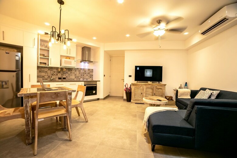 Quinto Sol Luxury Apartments By Mikitito Rentals