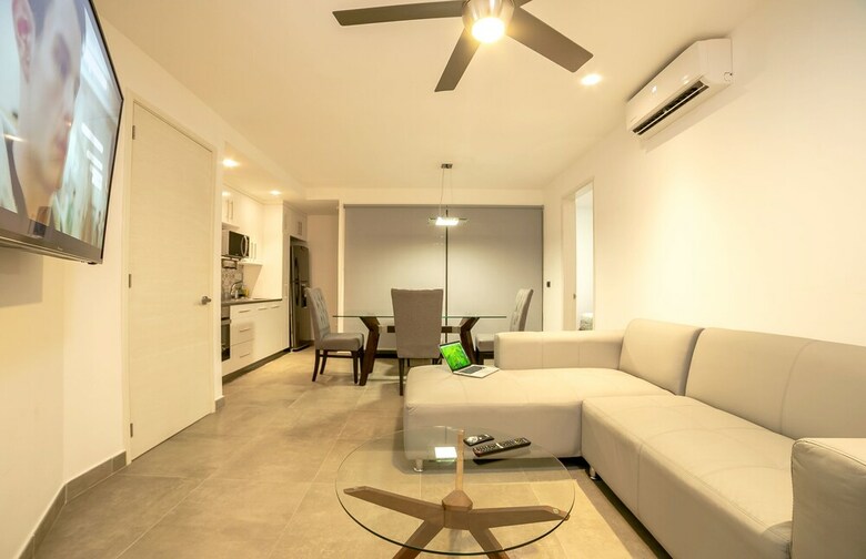 Quinto Sol Luxury Apartments By Mikitito Rentals