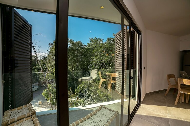 Quinto Sol Luxury Apartments By Mikitito Rentals