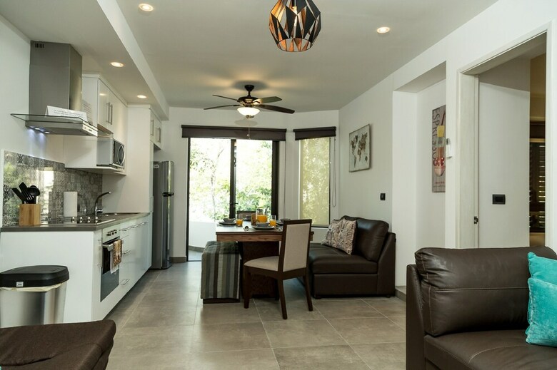 Quinto Sol Luxury Apartments By Mikitito Rentals