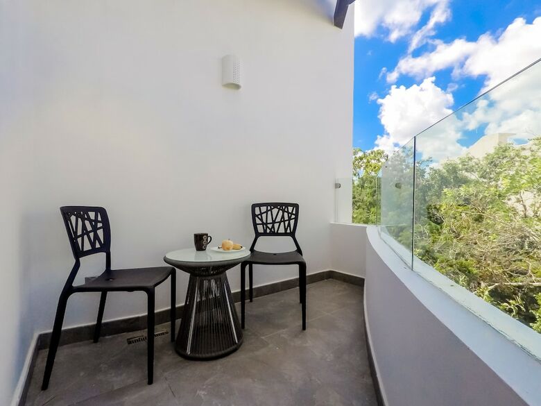 Quinto Sol Luxury Apartments By Mikitito Rentals