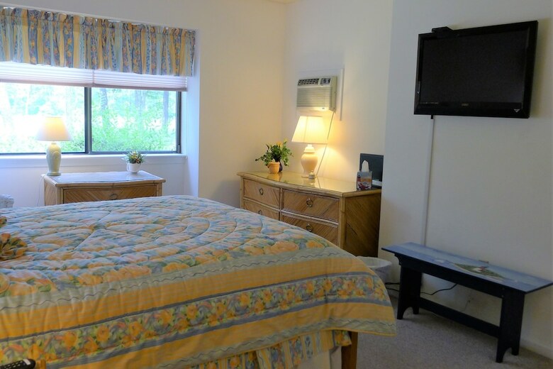 96 Eaton - 2 Bedroom Condo