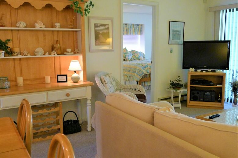 96 Eaton - 2 Bedroom Condo