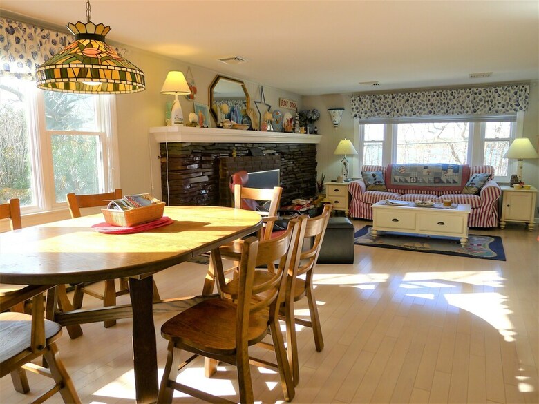563 Pleasant Lake - 4 Bedroom House