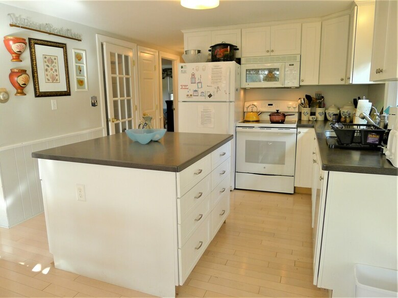 563 Pleasant Lake - 4 Bedroom House