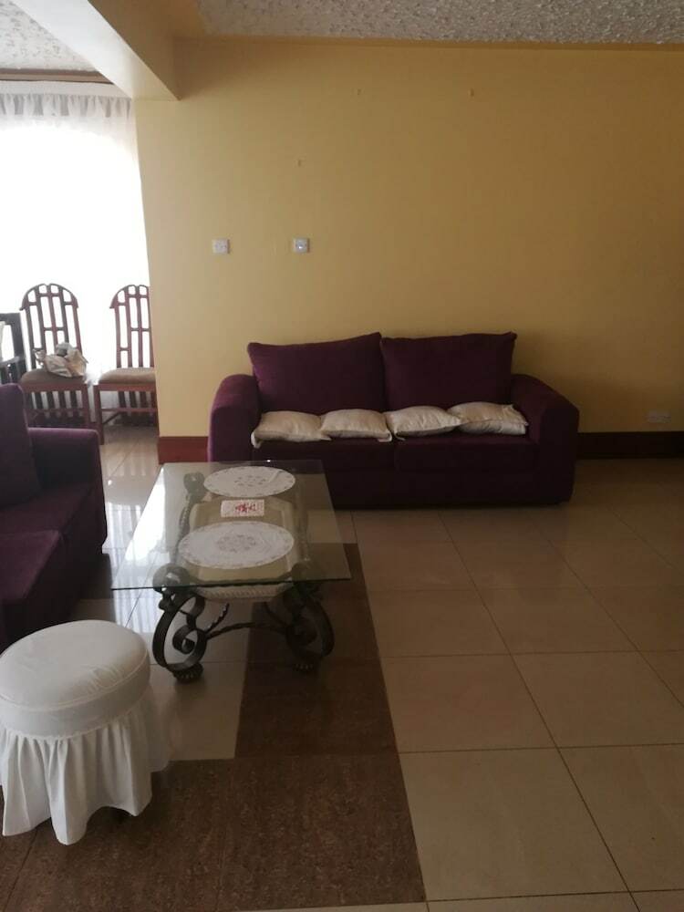 Apartamentos Nyayo Homecourts