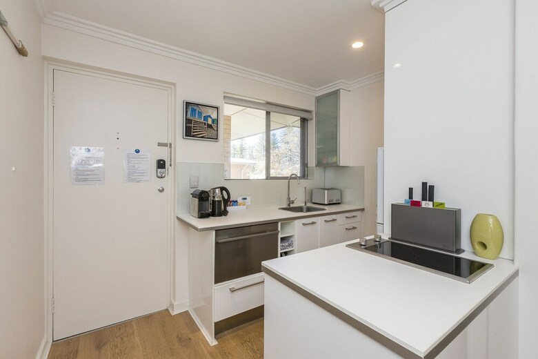 Cottesloe Beach Pines Apartment