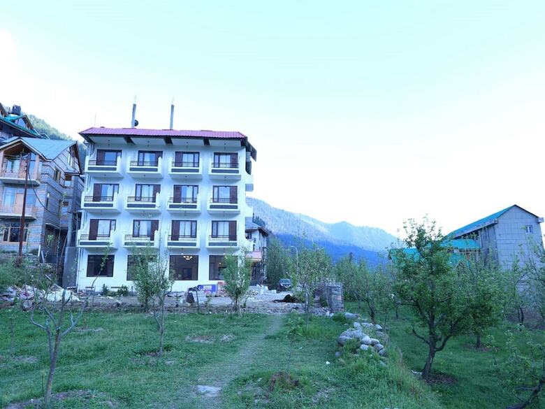 Hotel Aash Manali Retreat Spa & Resort