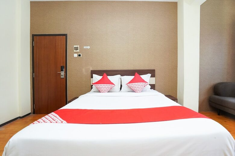 Hostal Oyo 275 Hotel Kita