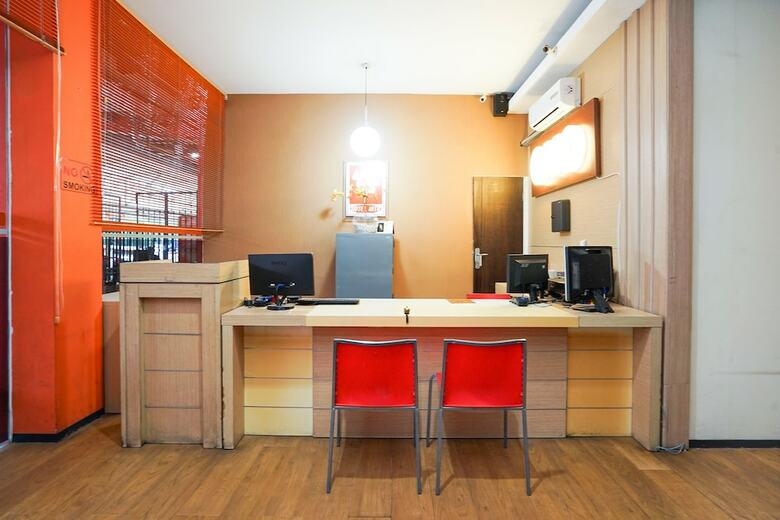 Hostal Oyo 275 Hotel Kita