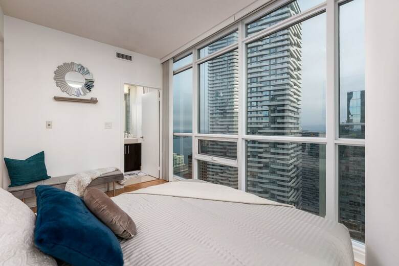 Quickstay - Elegant & Modern Condo (Cn Tower Views)