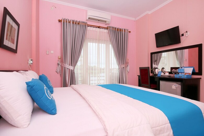 Hotel Airy Manggar Merbabu Belitung