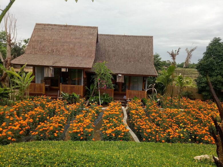 Bed & Breakfast Taulan Villa And Restaurant