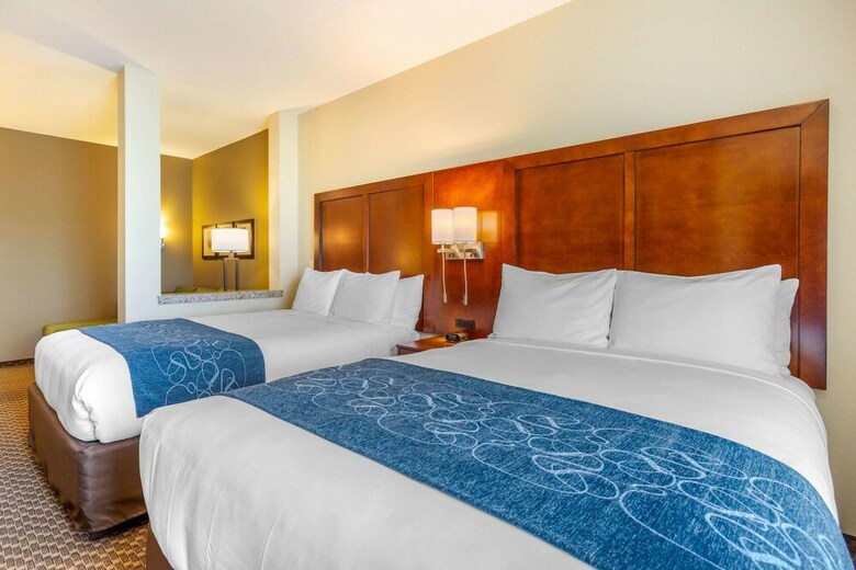 Hotel Comfort Suites Burlington Near I-5