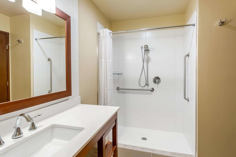 Hotel Comfort Suites Burlington Near I-5