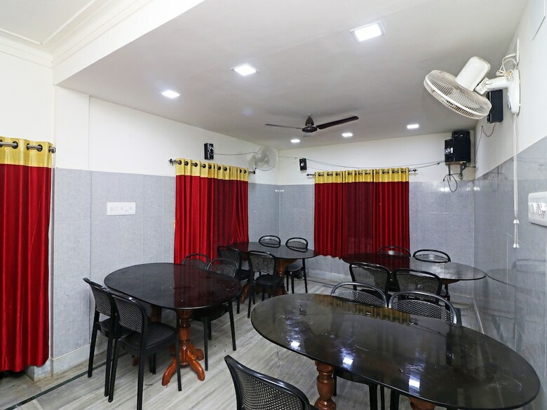 Hotel Oyo 18666 Annapurna Plaza