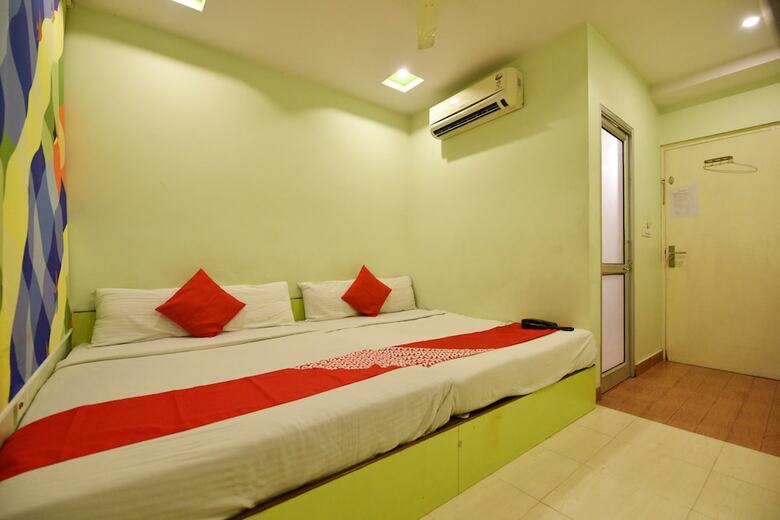 Oyo 3311 Hotel Apple 9