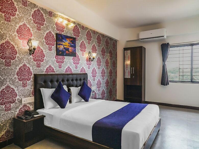 Hotel Oyo 24491 Silverkey Kharadi