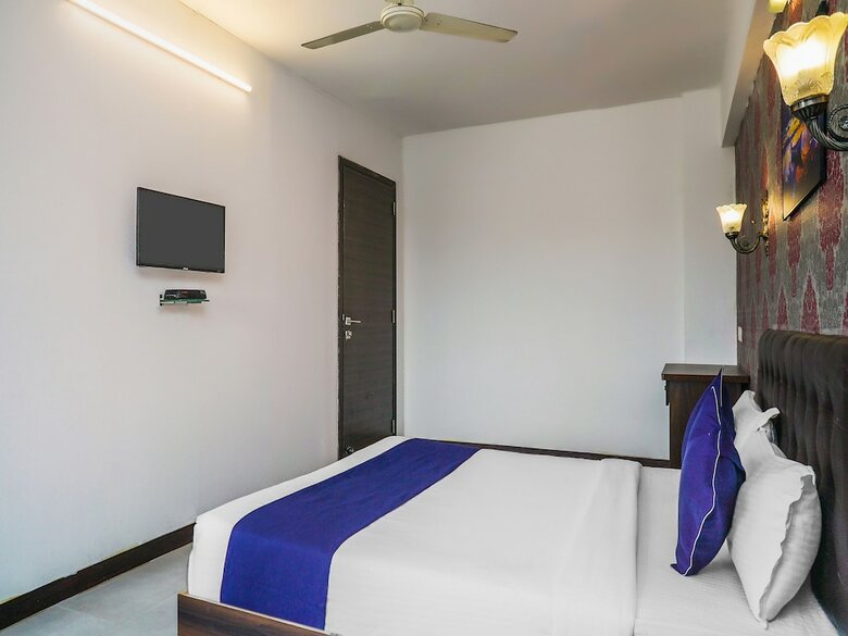 Hotel Oyo 24491 Silverkey Kharadi