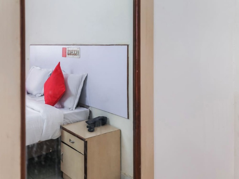 Oyo 23083 Hotel Hindustan Deluxe