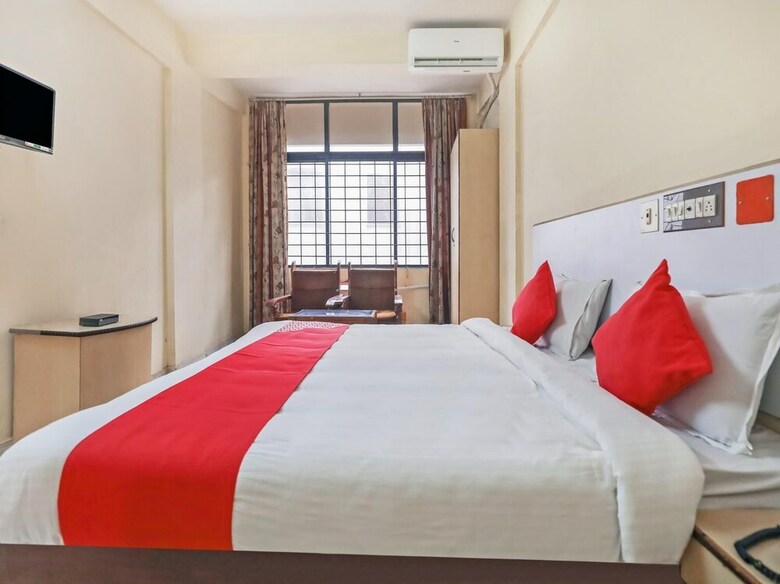 Oyo 23083 Hotel Hindustan Deluxe
