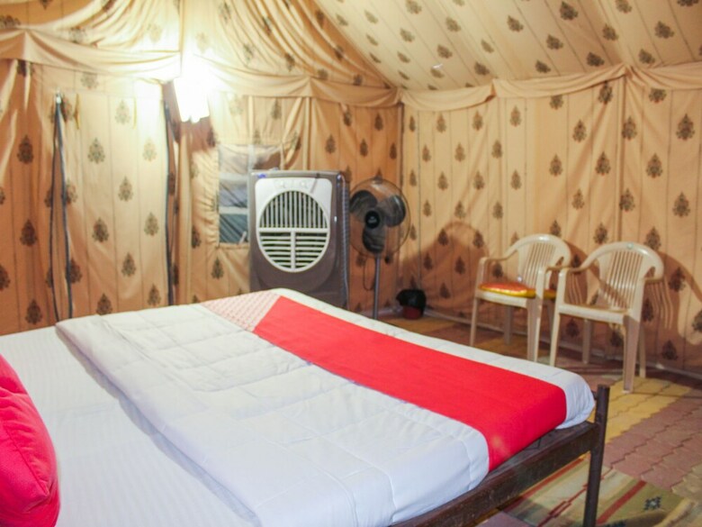 Oyo 26228 Royal Camps