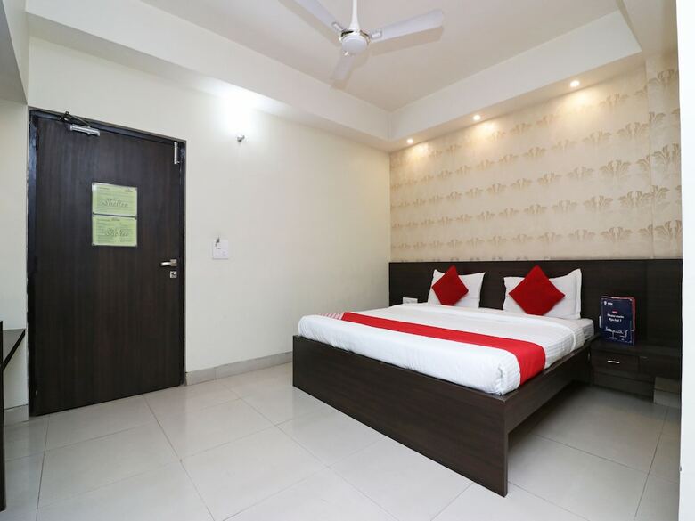 Oyo 6903 Hotel Shelter