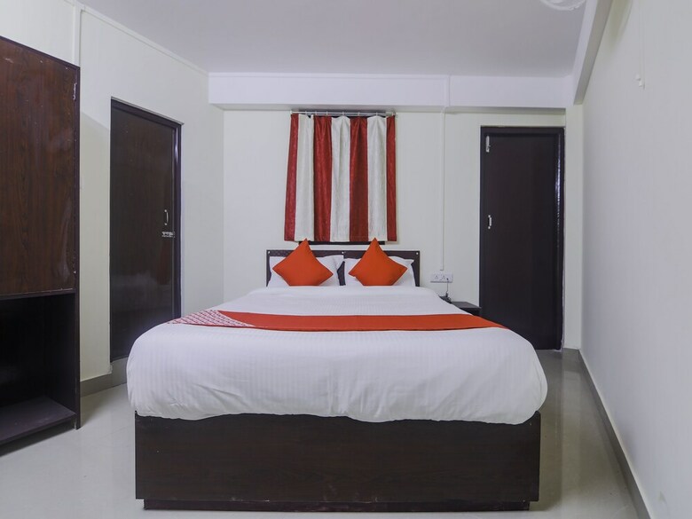 Hotel Oyo 18759 Nirvana Guest House