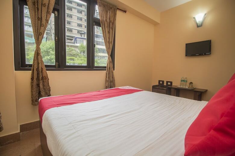Oyo 18455 Hotel Golden Shangrila