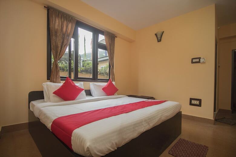 Oyo 18455 Hotel Golden Shangrila