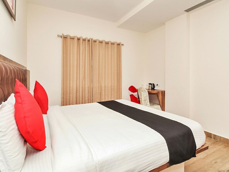 Capital O 24450 Hotel Surabhi