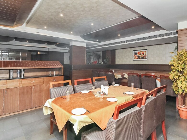 Capital O 24450 Hotel Surabhi