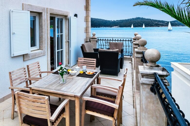 Apartments Donna With Sea View