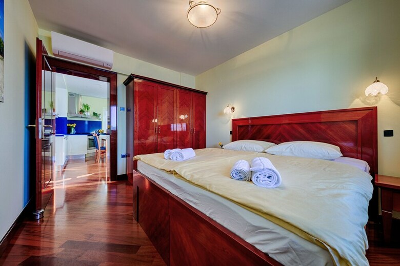 Apartments Donna With Sea View