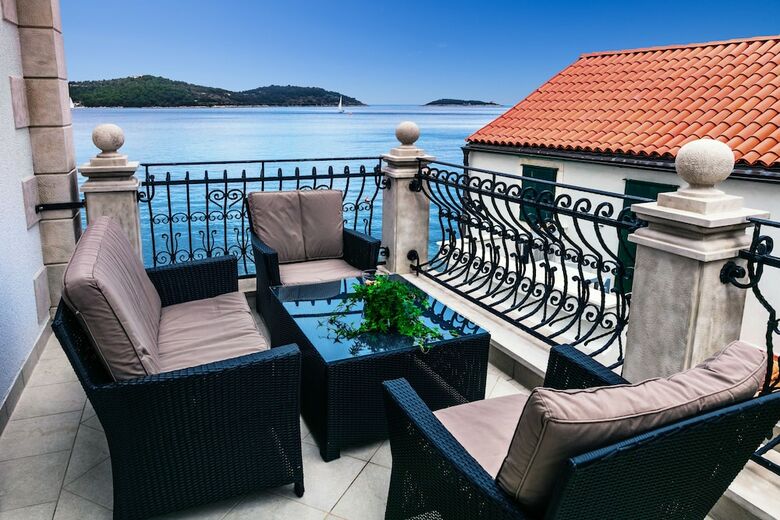 Apartments Donna With Sea View