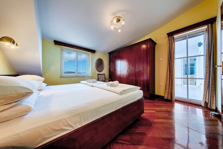 Apartments Donna With Sea View