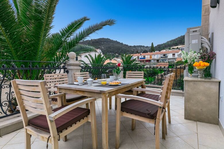 Apartments Donna With Sea View