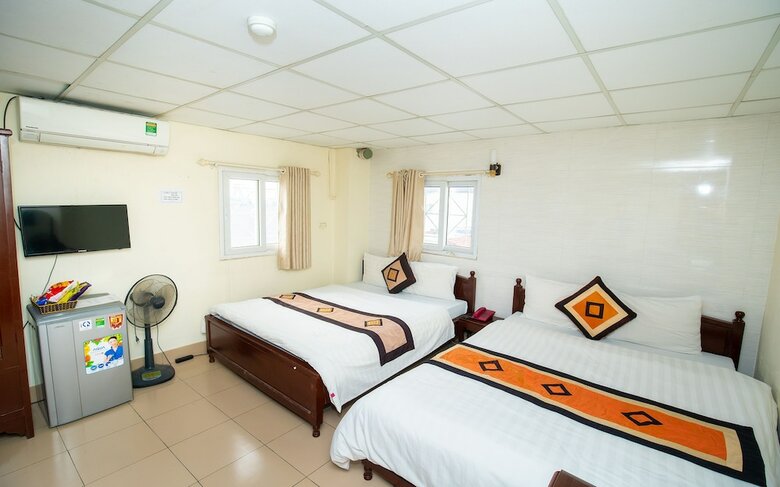 Ho Sen Xanh Hotel